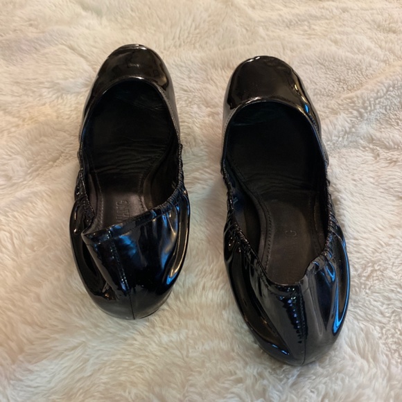 Cute Vera Wang Back Patent Leather Flats - Picture 3 of 5